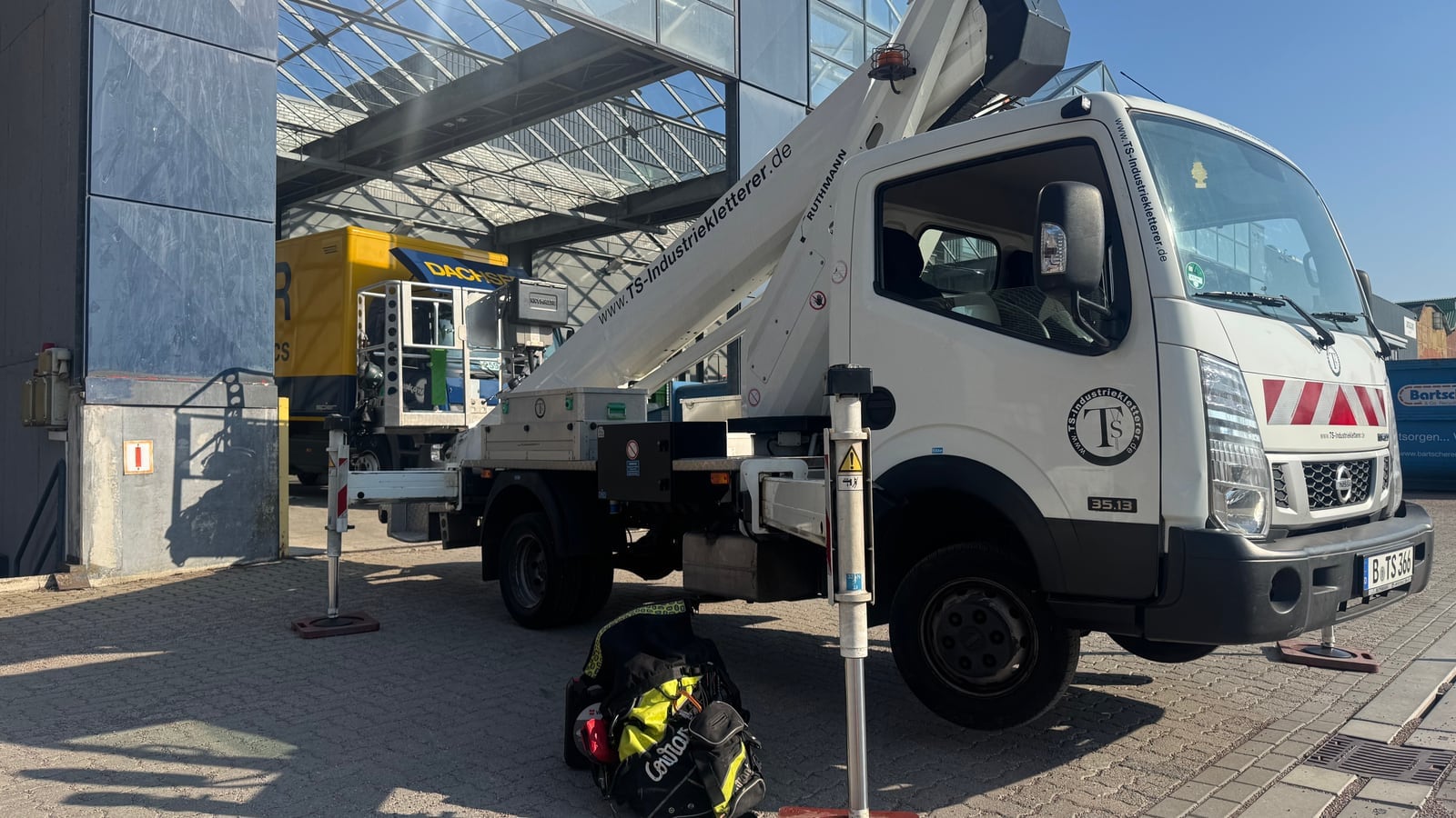 Home 2 Arbeitsbühne von TS Industriekletterer für Höhenarbeiten in Berlin und Brandenburg